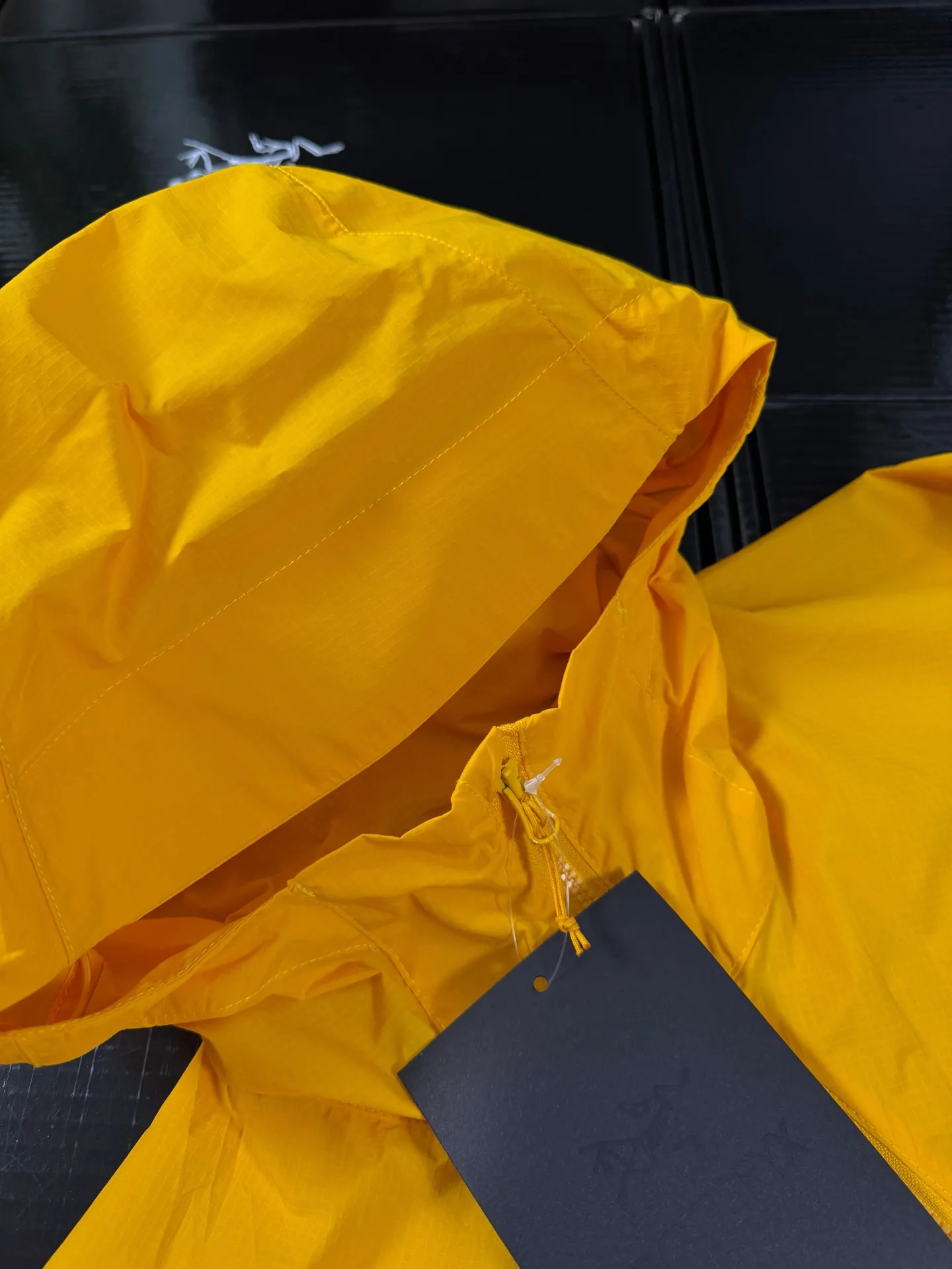 ❤️ ❤️ ARCTERYX SQUAMISH Same Style HOODY Breathable 25 Series Breathable ！ Same Style ！ New Arrival， ！Premium Quality ！ ， ， ， 99% Breathable 、 ， ！ 、 。 Windwall 、 、 、 、 … 、 、 、 … 、 ， 、 … 、 ！ 、 … ！ ： Black Size S 66 112 46.4 60 90-110 M 68 116 47.6 61.5 110-130 L 70 120 48.8 63 130-145 XL 72 124 50 64.5 145-160 XXL 74 128 52.4 67.5 170-190 、 XXXL 78 132 55 70 190